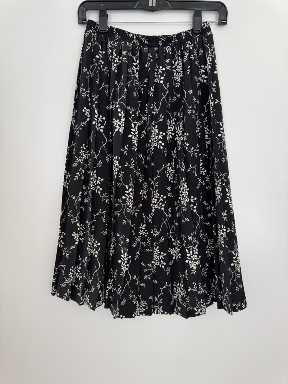 Leslie Fay Black and White Floral Midi Skirt